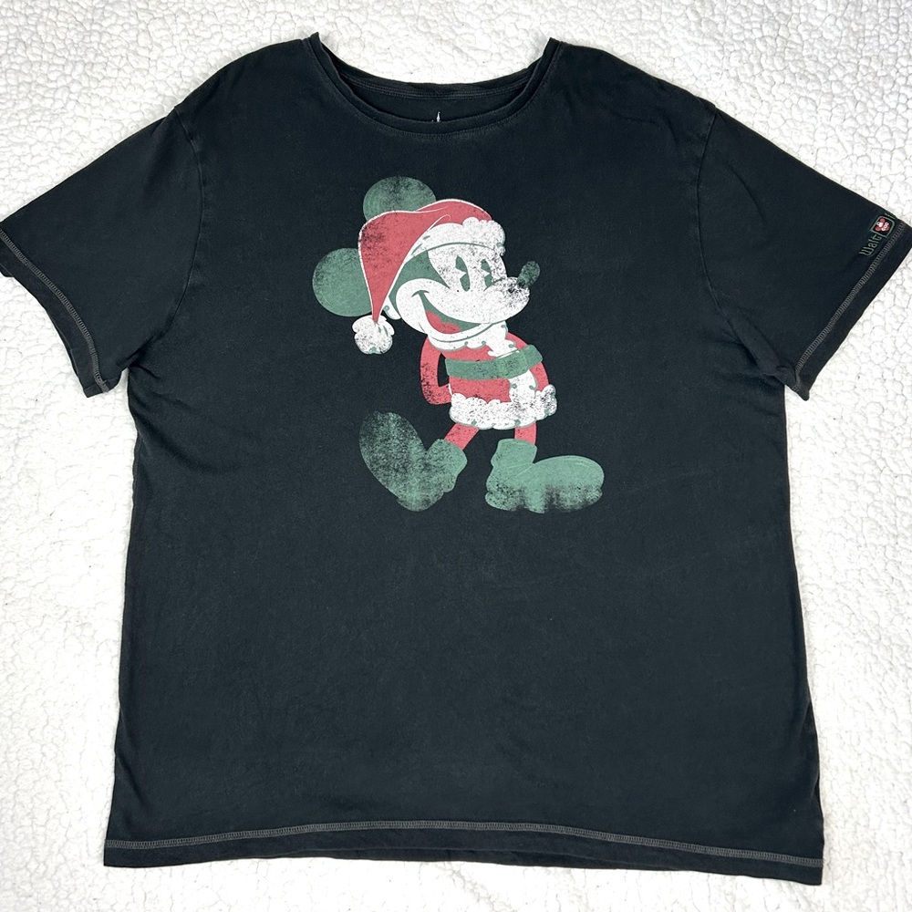 Walt Disney World Mickey Mouse TShirt Mens L Black Distressed Christmas Holiday